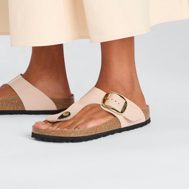 Women's Gizeh Big Buckle Natural Leather Patent High Shine New Beige Regular/Wide